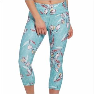 CALIA by Carrie Underwood Capri